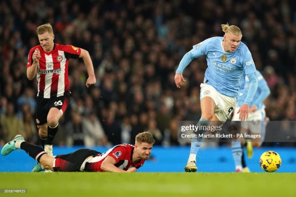 Haaland hóa người hùng, Man City phả lửa vào gáy Liverpool